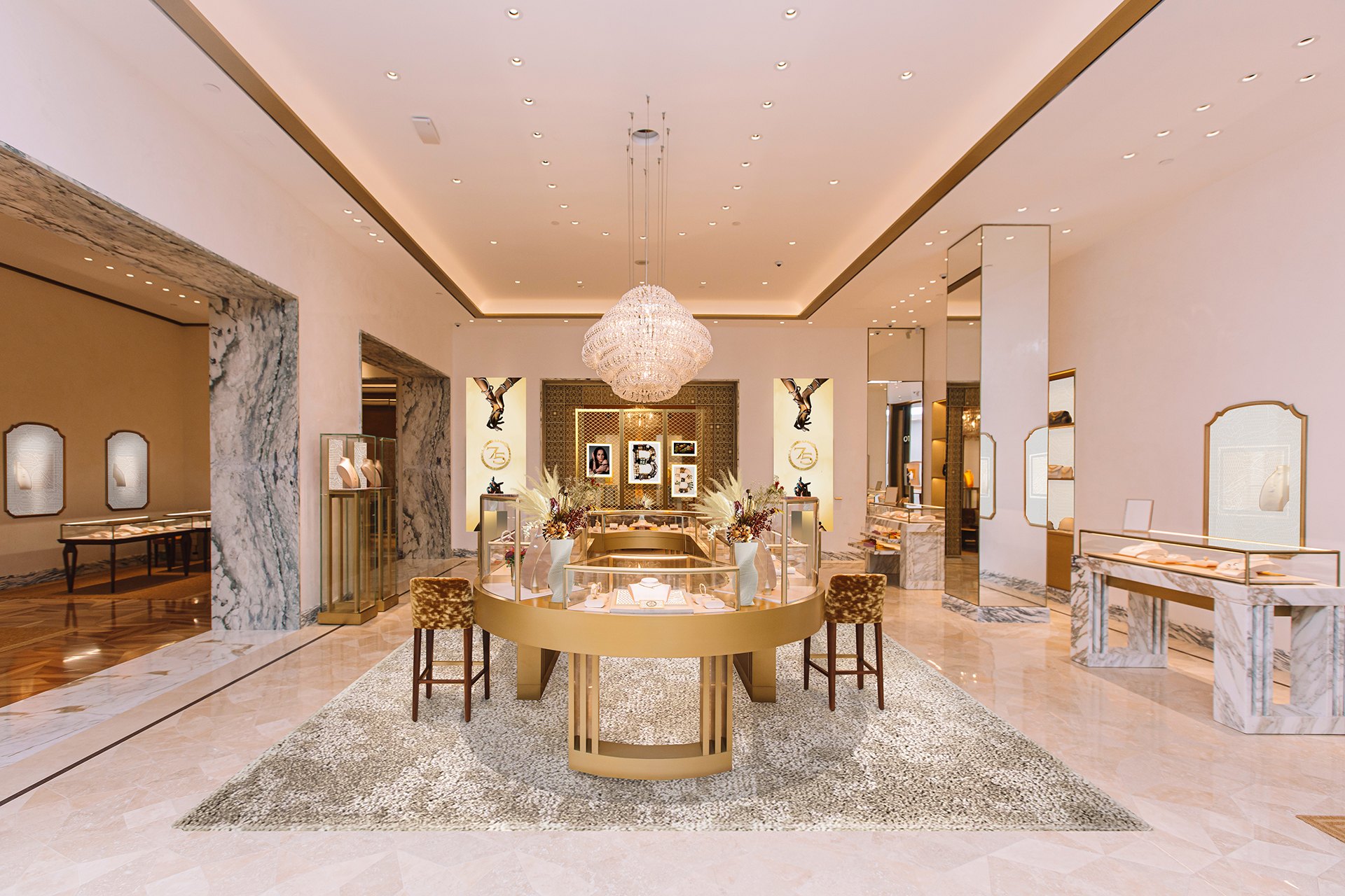 Bvlgari Pop-In America — boutique de Toronto con la intervención del 75 aniversario de Serpenti.